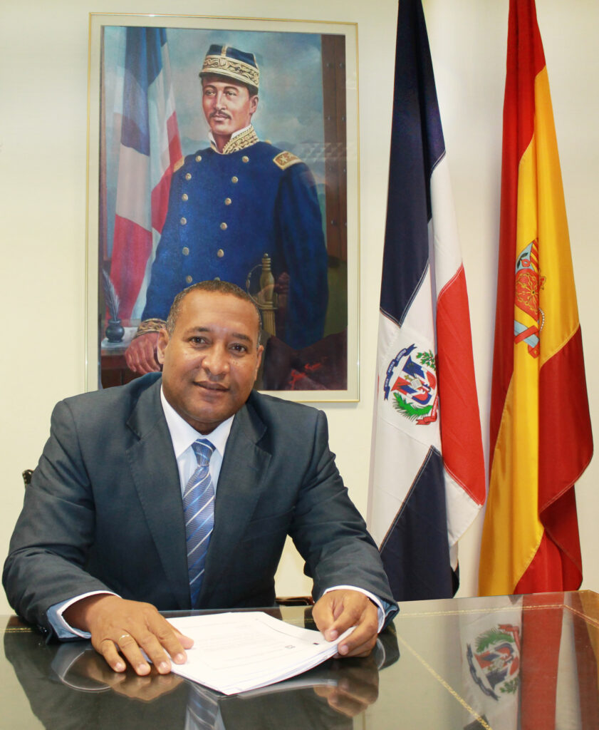Cónsul General de la República Dominicana en Madrid. Prof. Juan Cuevas 