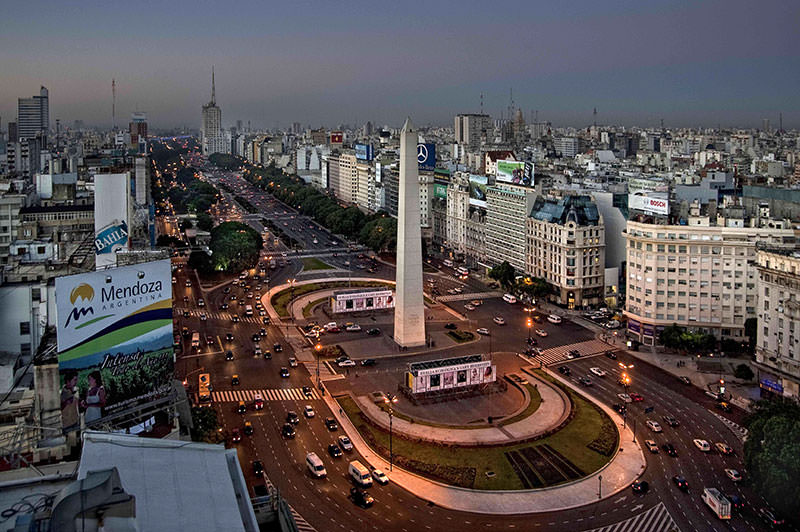 El obelisco en la Avenida 9 de julio de Buenos Aires