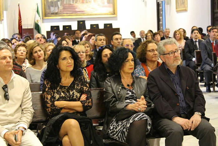 Público en los Reales Alcázares en Sevilla