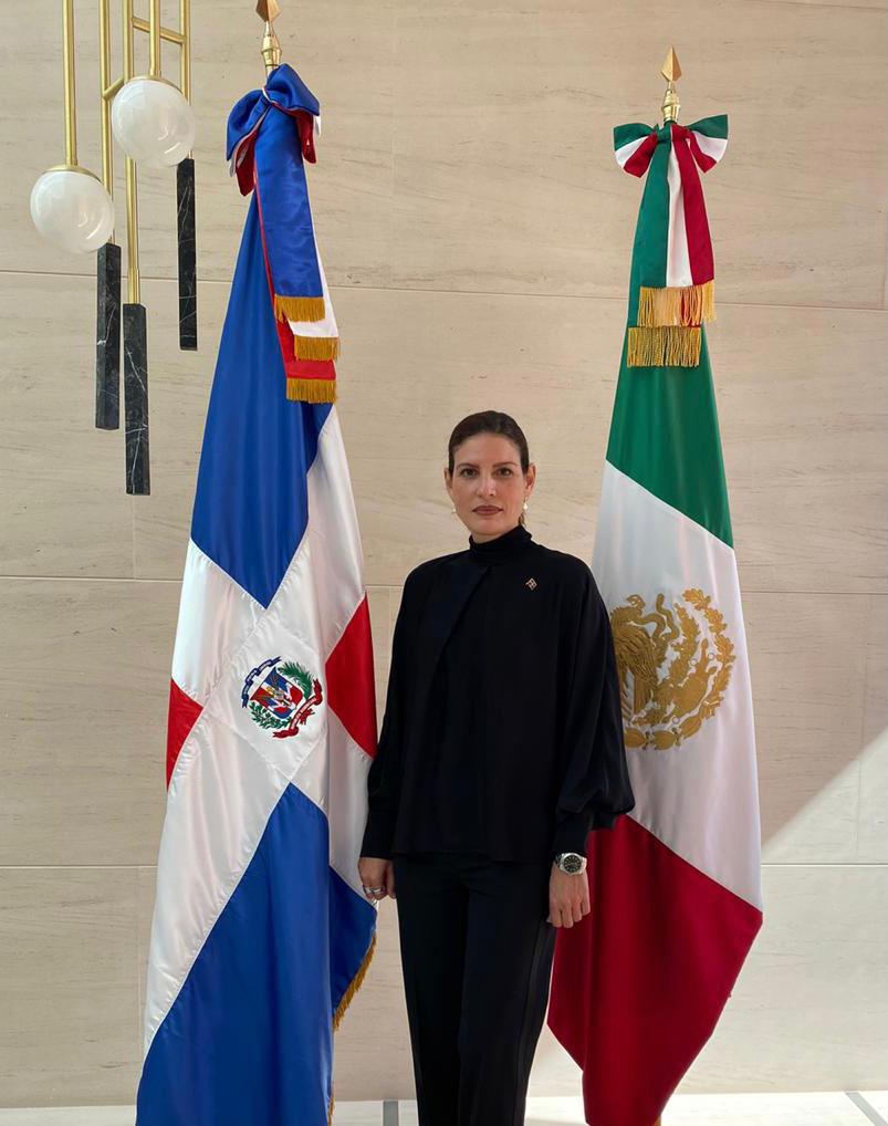 Dra. María Isabel Castillo Báez Primera Mujer Dominicana ante la Embajada de la República Dominicana en México